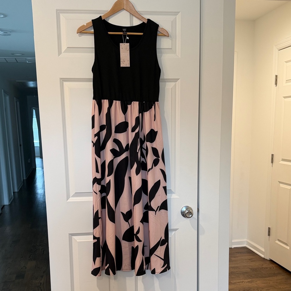 Chic Black and Pink Leaf Pattern Maxi Dress